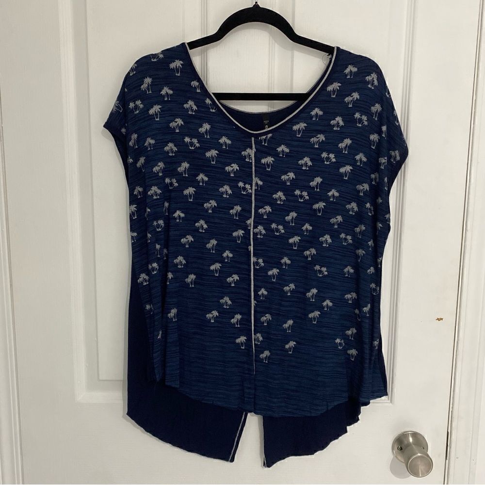 Edista‎ Palm Tree Print Short Sleeve Rayon Top | Women’s Medium